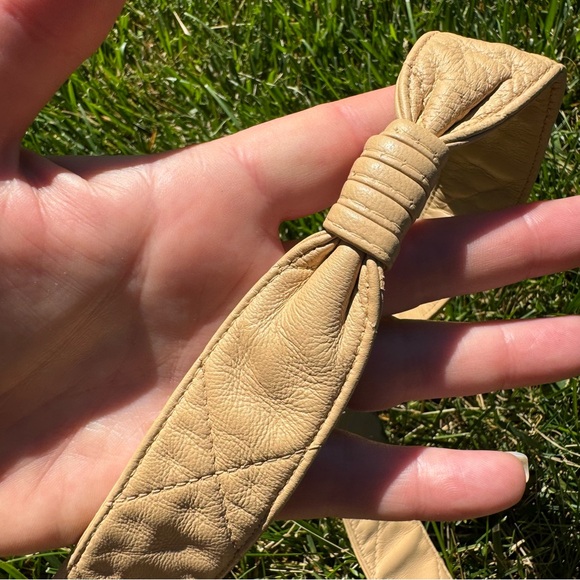 CHANEL lambskin VINTAGE shoulder/cross body bag. From 1994-1996. GORGEOUS! - Picture 10 of 17